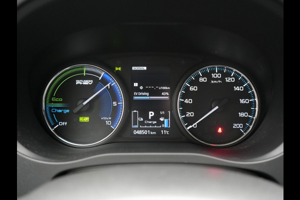 Mitsubishi Outlander 2.4 Intense Plug In Hybrid 225pk Dealer O.H. PHEV | Cruise Control | Camera | Alcantara Sporstoelen Verwarmd | Keyless | Apple Carplay | Navigatie | DAB |