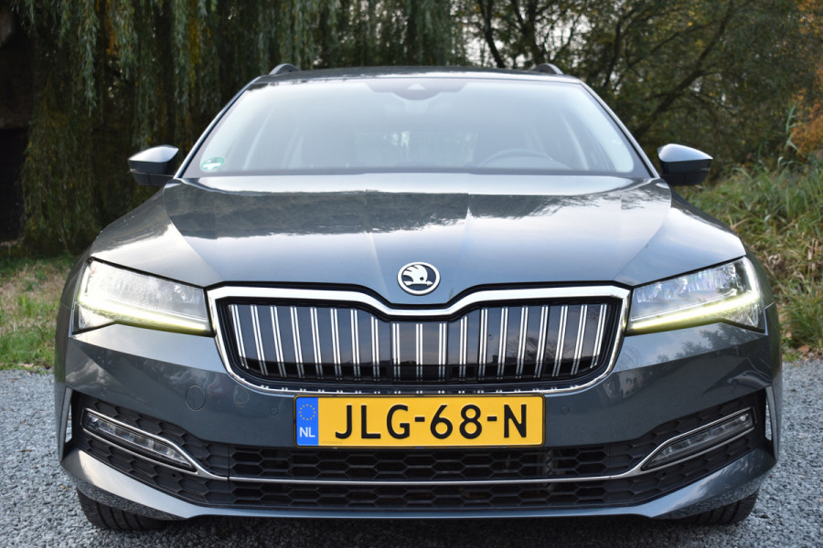 Škoda Superb Combi iV 218PK DSG HYBRID BUSINESS TREKHAAK/NAVI/VIRTUAL