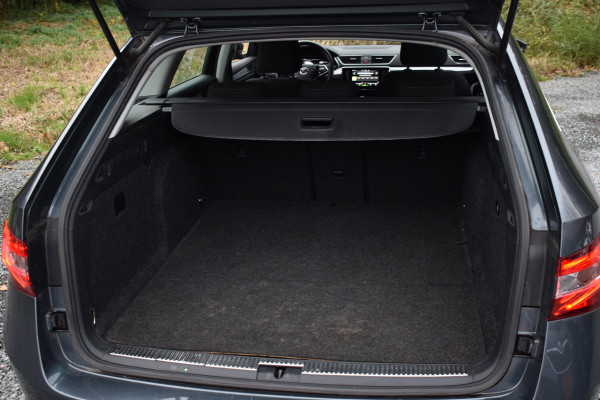 Škoda Superb Combi iV 218PK DSG HYBRID BUSINESS TREKHAAK/NAVI/VIRTUAL