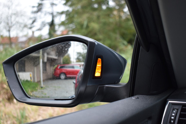 Škoda Superb Combi iV 218PK DSG HYBRID BUSINESS TREKHAAK/NAVI/VIRTUAL