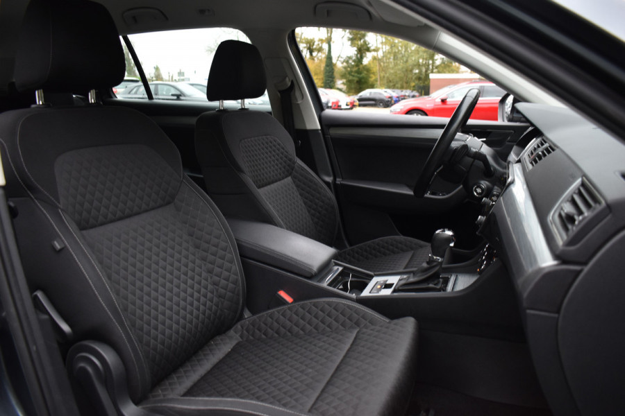 Škoda Superb Combi iV 218PK DSG HYBRID BUSINESS TREKHAAK/NAVI/VIRTUAL