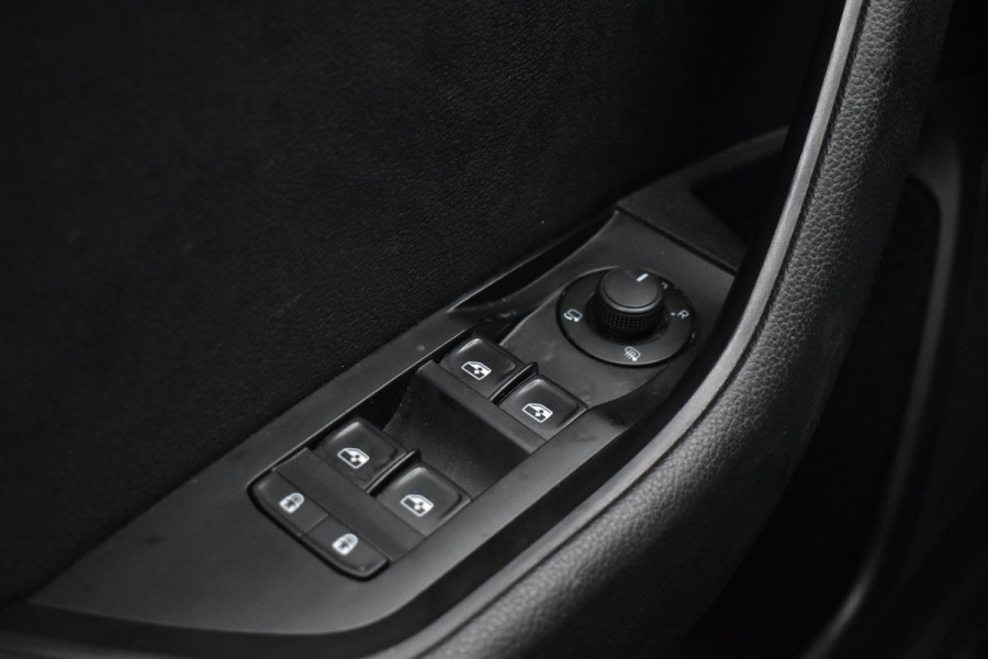 Škoda Superb Combi iV 218PK DSG HYBRID BUSINESS TREKHAAK/NAVI/VIRTUAL