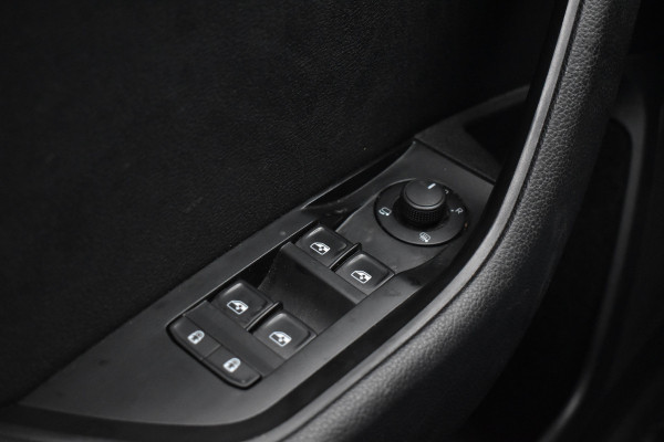 Škoda Superb Combi iV 218PK DSG HYBRID BUSINESS TREKHAAK/NAVI/VIRTUAL