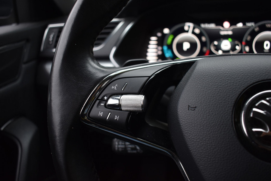 Škoda Superb Combi iV 218PK DSG HYBRID BUSINESS TREKHAAK/NAVI/VIRTUAL