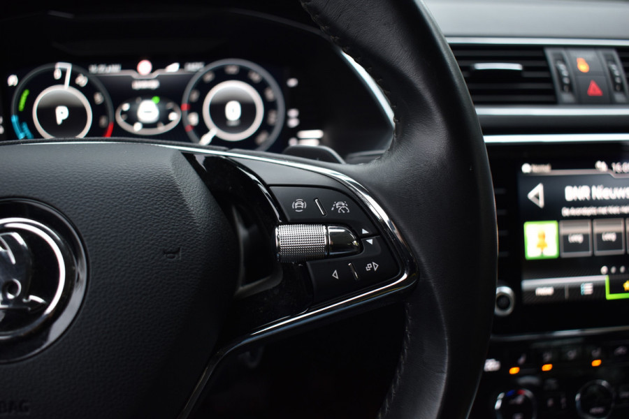 Škoda Superb Combi iV 218PK DSG HYBRID BUSINESS TREKHAAK/NAVI/VIRTUAL