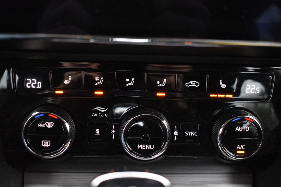 Škoda Superb Combi iV 218PK DSG HYBRID BUSINESS TREKHAAK/NAVI/VIRTUAL