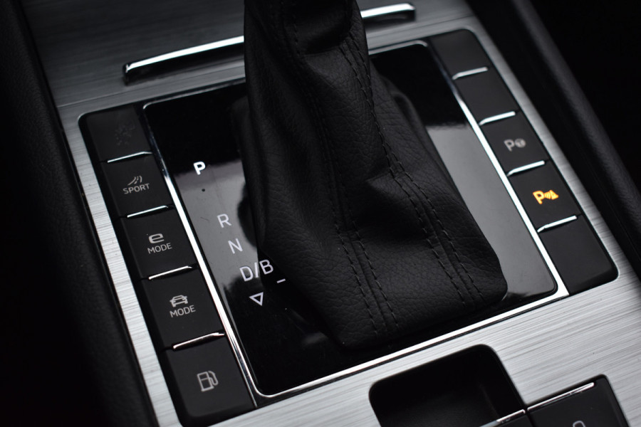 Škoda Superb Combi iV 218PK DSG HYBRID BUSINESS TREKHAAK/NAVI/VIRTUAL