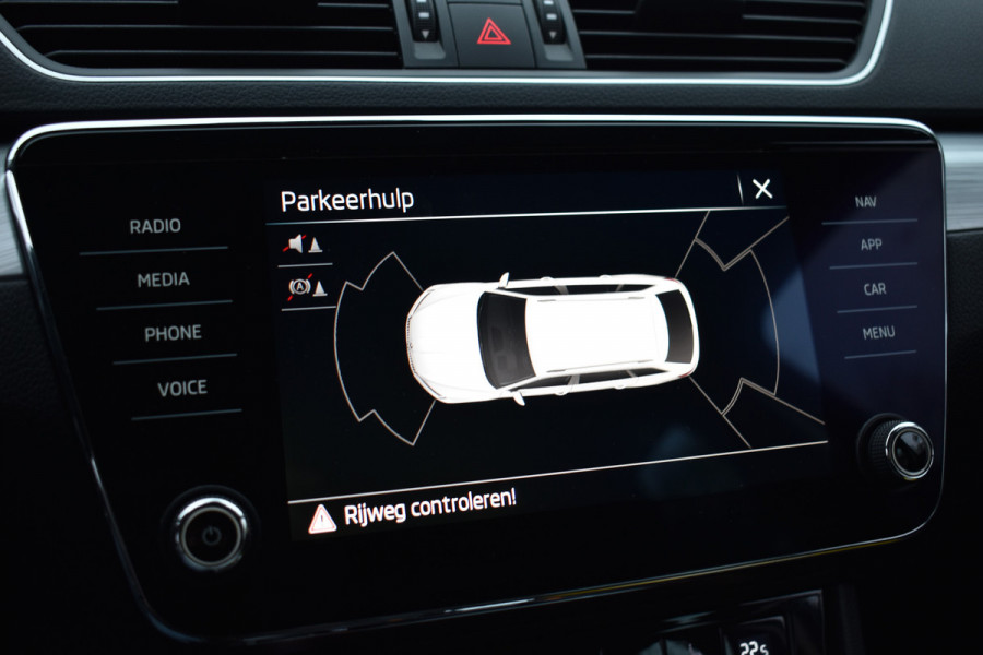 Škoda Superb Combi iV 218PK DSG HYBRID BUSINESS TREKHAAK/NAVI/VIRTUAL