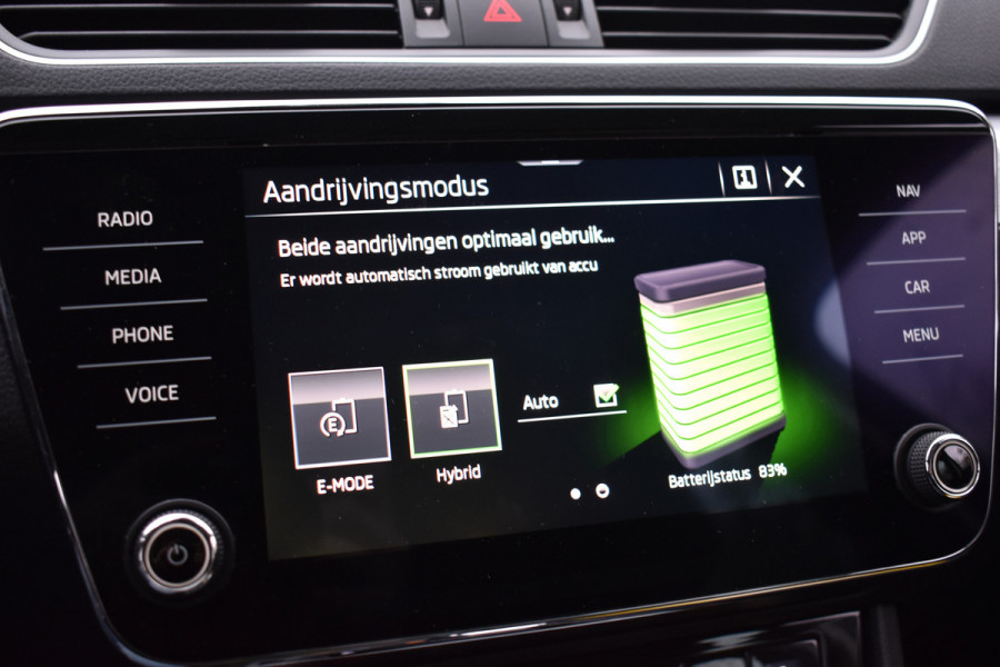 Škoda Superb Combi iV 218PK DSG HYBRID BUSINESS TREKHAAK/NAVI/VIRTUAL