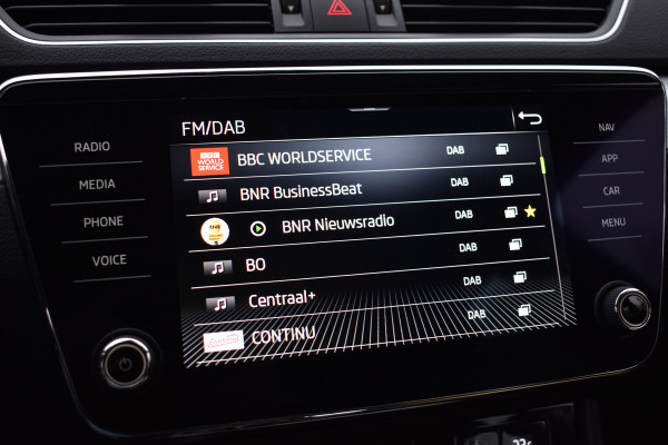 Škoda Superb Combi iV 218PK DSG HYBRID BUSINESS TREKHAAK/NAVI/VIRTUAL