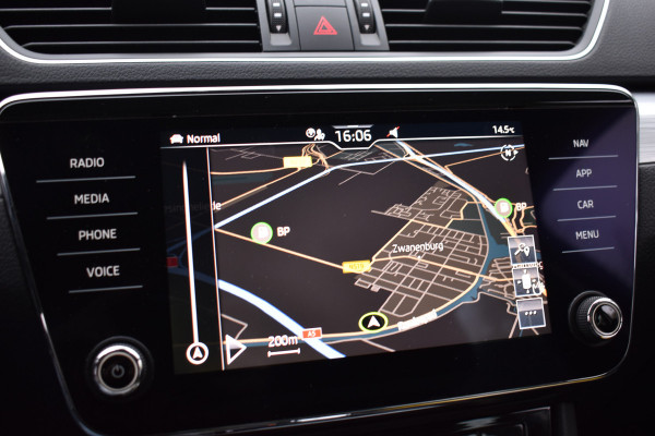 Škoda Superb Combi iV 218PK DSG HYBRID BUSINESS TREKHAAK/NAVI/VIRTUAL