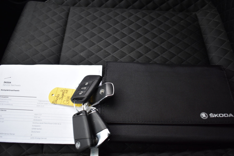 Škoda Superb Combi iV 218PK DSG HYBRID BUSINESS TREKHAAK/NAVI/VIRTUAL