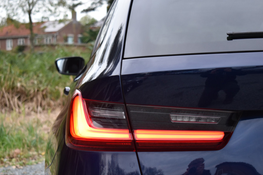 BMW 3 Serie Touring 330e 290PK M-SPORT HIGH EXECUTIVE 360-CAMERA/HEAD-UP/PANORAMADAK