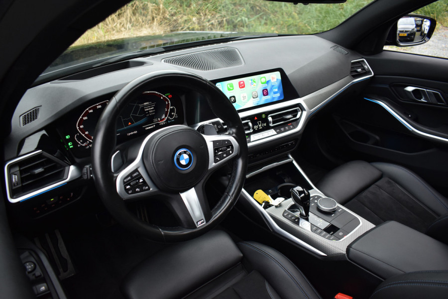 BMW 3 Serie Touring 330e 290PK M-SPORT HIGH EXECUTIVE 360-CAMERA/HEAD-UP/PANORAMADAK