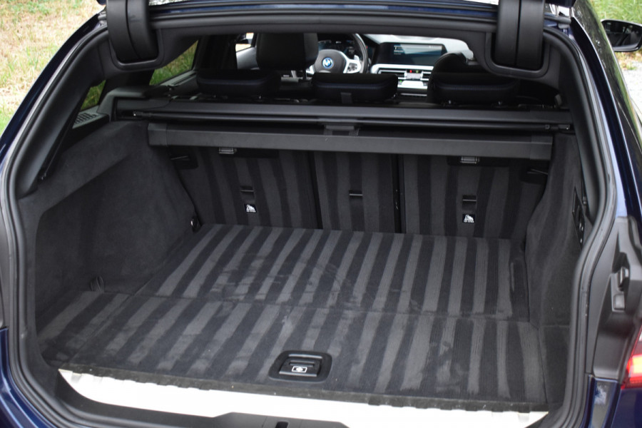 BMW 3 Serie Touring 330e 290PK M-SPORT HIGH EXECUTIVE 360-CAMERA/HEAD-UP/PANORAMADAK
