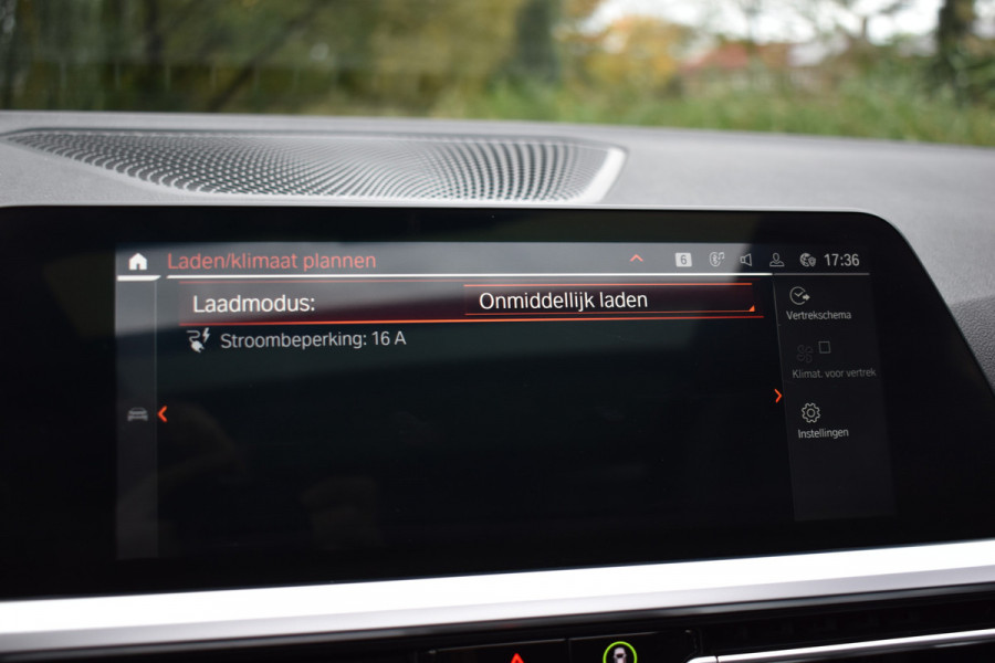 BMW 3 Serie Touring 330e 290PK M-SPORT HIGH EXECUTIVE 360-CAMERA/HEAD-UP/PANORAMADAK