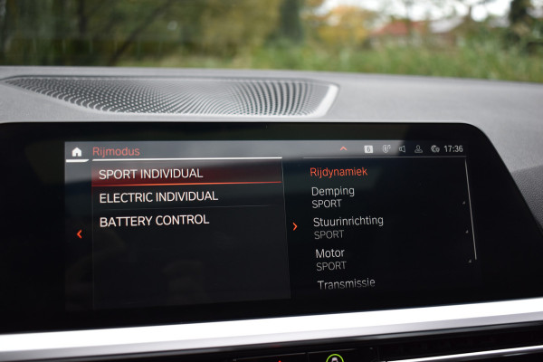 BMW 3 Serie Touring 330e 290PK M-SPORT HIGH EXECUTIVE 360-CAMERA/HEAD-UP/PANORAMADAK