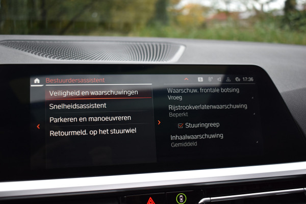 BMW 3 Serie Touring 330e 290PK M-SPORT HIGH EXECUTIVE 360-CAMERA/HEAD-UP/PANORAMADAK