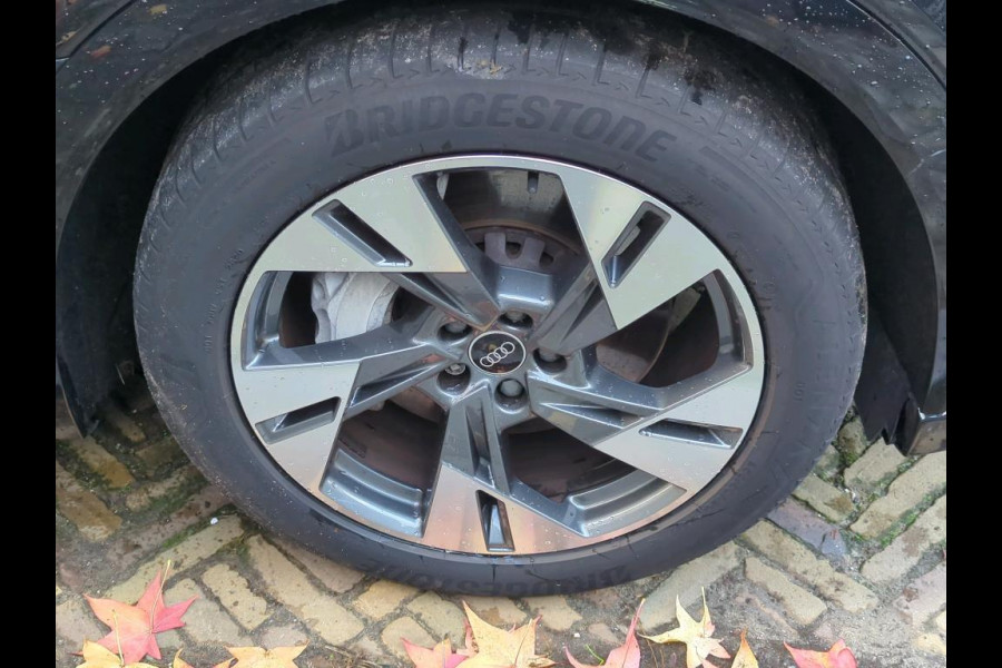 Audi e-tron 55 quattro Business edition Plus 95 kWh NL AUTO | CAMERA | PANO |