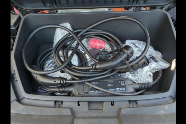 Audi e-tron 55 quattro Business edition Plus 95 kWh NL AUTO | CAMERA | PANO |