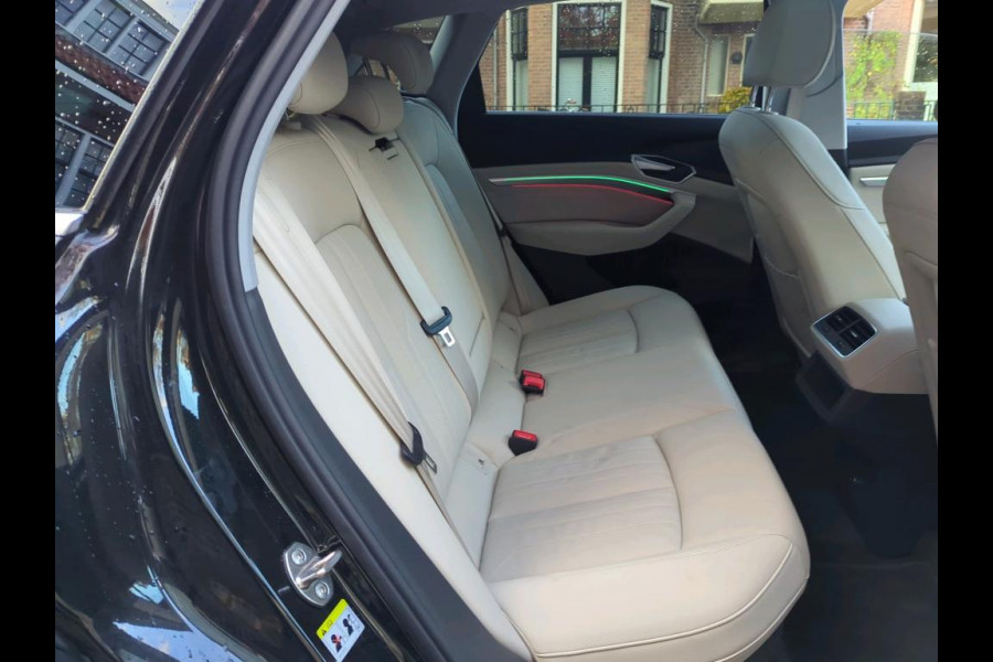 Audi e-tron 55 quattro Business edition Plus 95 kWh NL AUTO | CAMERA | PANO |