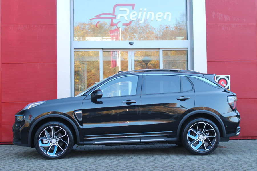 Lynk & Co 01 1.5 261PK PHEV | NIEUW MODEL! DONKERE HEMEL BEKLEDING | PANORAMA SCHUIF / KANTELDAK | INFINTY AUDIO | DODEHOEK DETECTIE | NAVIGATIE | DASHBOARD CAMERA | ELEKTRISCHE STOELVERSTELLING MET GEHEUGEN FUNCTIE | DAB+ RADIO | DRAADLOZE APPLE CARPLAY/ANDROID AUTO | DRAADLOZE TELEFOONLADER | ELEKTRISCH BEDIENBARE ACHTERKLEP | STOEL VERWARMING | 360° CAMERA | DODEHOEK DETECTIE | ZWARTE HEMEL BEKLEDING | KEYLESS ENTRY/START | 20" LICHTMETALEN VELGEN |