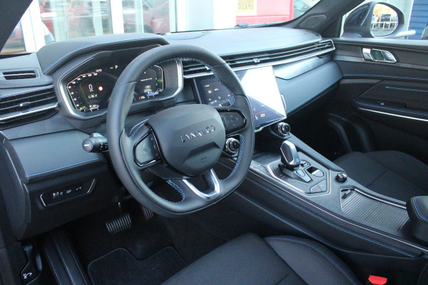 Lynk & Co 01 1.5 261PK PHEV | NIEUW MODEL! DONKERE HEMEL BEKLEDING | PANORAMA SCHUIF / KANTELDAK | INFINTY AUDIO | DODEHOEK DETECTIE | NAVIGATIE | DASHBOARD CAMERA | ELEKTRISCHE STOELVERSTELLING MET GEHEUGEN FUNCTIE | DAB+ RADIO | DRAADLOZE APPLE CARPLAY/ANDROID AUTO | DRAADLOZE TELEFOONLADER | ELEKTRISCH BEDIENBARE ACHTERKLEP | STOEL VERWARMING | 360° CAMERA | DODEHOEK DETECTIE | ZWARTE HEMEL BEKLEDING | KEYLESS ENTRY/START | 20" LICHTMETALEN VELGEN |