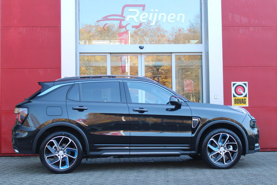 Lynk & Co 01 1.5 261PK PHEV | NIEUW MODEL! DONKERE HEMEL BEKLEDING | PANORAMA SCHUIF / KANTELDAK | INFINTY AUDIO | DODEHOEK DETECTIE | NAVIGATIE | DASHBOARD CAMERA | ELEKTRISCHE STOELVERSTELLING MET GEHEUGEN FUNCTIE | DAB+ RADIO | DRAADLOZE APPLE CARPLAY/ANDROID AUTO | DRAADLOZE TELEFOONLADER | ELEKTRISCH BEDIENBARE ACHTERKLEP | STOEL VERWARMING | 360° CAMERA | DODEHOEK DETECTIE | ZWARTE HEMEL BEKLEDING | KEYLESS ENTRY/START | 20" LICHTMETALEN VELGEN |