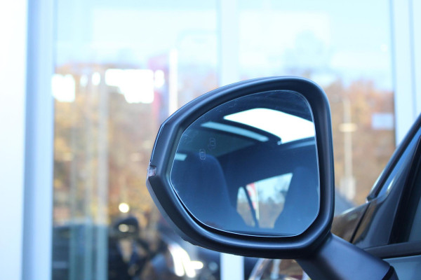 Lynk & Co 01 1.5 261PK PHEV | NIEUW MODEL! DONKERE HEMEL BEKLEDING | PANORAMA SCHUIF / KANTELDAK | INFINTY AUDIO | DODEHOEK DETECTIE | NAVIGATIE | DASHBOARD CAMERA | ELEKTRISCHE STOELVERSTELLING MET GEHEUGEN FUNCTIE | DAB+ RADIO | DRAADLOZE APPLE CARPLAY/ANDROID AUTO | DRAADLOZE TELEFOONLADER | ELEKTRISCH BEDIENBARE ACHTERKLEP | STOEL VERWARMING | 360° CAMERA | DODEHOEK DETECTIE | ZWARTE HEMEL BEKLEDING | KEYLESS ENTRY/START | 20" LICHTMETALEN VELGEN |