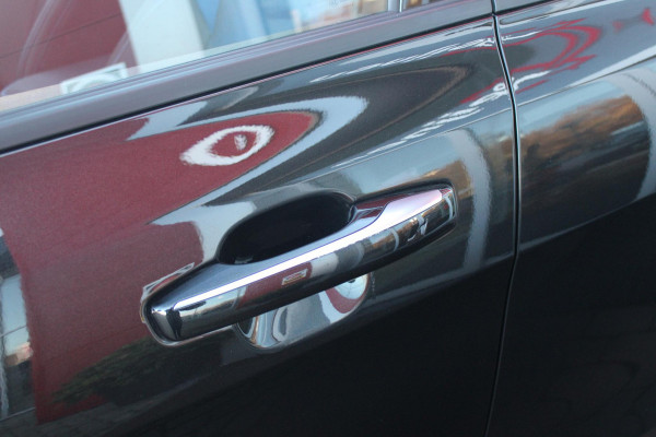 Lynk & Co 01 1.5 261PK PHEV | NIEUW MODEL! DONKERE HEMEL BEKLEDING | PANORAMA SCHUIF / KANTELDAK | INFINTY AUDIO | DODEHOEK DETECTIE | NAVIGATIE | DASHBOARD CAMERA | ELEKTRISCHE STOELVERSTELLING MET GEHEUGEN FUNCTIE | DAB+ RADIO | DRAADLOZE APPLE CARPLAY/ANDROID AUTO | DRAADLOZE TELEFOONLADER | ELEKTRISCH BEDIENBARE ACHTERKLEP | STOEL VERWARMING | 360° CAMERA | DODEHOEK DETECTIE | ZWARTE HEMEL BEKLEDING | KEYLESS ENTRY/START | 20" LICHTMETALEN VELGEN |