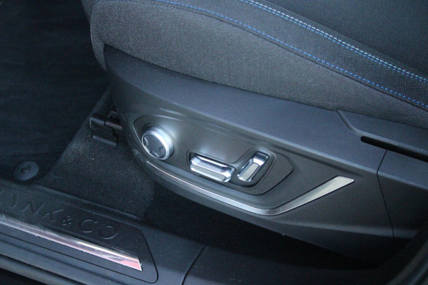 Lynk & Co 01 1.5 261PK PHEV | NIEUW MODEL! DONKERE HEMEL BEKLEDING | PANORAMA SCHUIF / KANTELDAK | INFINTY AUDIO | DODEHOEK DETECTIE | NAVIGATIE | DASHBOARD CAMERA | ELEKTRISCHE STOELVERSTELLING MET GEHEUGEN FUNCTIE | DAB+ RADIO | DRAADLOZE APPLE CARPLAY/ANDROID AUTO | DRAADLOZE TELEFOONLADER | ELEKTRISCH BEDIENBARE ACHTERKLEP | STOEL VERWARMING | 360° CAMERA | DODEHOEK DETECTIE | ZWARTE HEMEL BEKLEDING | KEYLESS ENTRY/START | 20" LICHTMETALEN VELGEN |