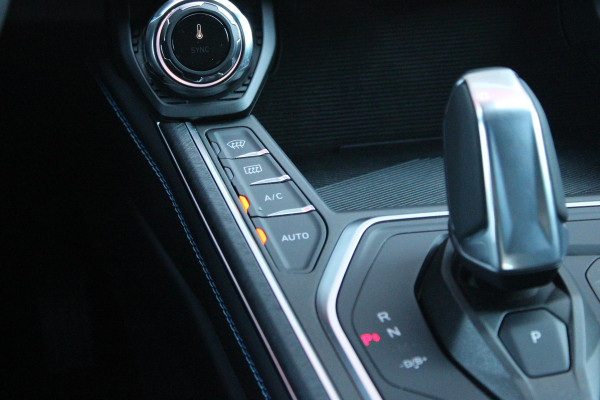 Lynk & Co 01 1.5 261PK PHEV | NIEUW MODEL! DONKERE HEMEL BEKLEDING | PANORAMA SCHUIF / KANTELDAK | INFINTY AUDIO | DODEHOEK DETECTIE | NAVIGATIE | DASHBOARD CAMERA | ELEKTRISCHE STOELVERSTELLING MET GEHEUGEN FUNCTIE | DAB+ RADIO | DRAADLOZE APPLE CARPLAY/ANDROID AUTO | DRAADLOZE TELEFOONLADER | ELEKTRISCH BEDIENBARE ACHTERKLEP | STOEL VERWARMING | 360° CAMERA | DODEHOEK DETECTIE | ZWARTE HEMEL BEKLEDING | KEYLESS ENTRY/START | 20" LICHTMETALEN VELGEN |