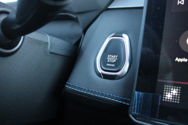 Lynk & Co 01 1.5 261PK PHEV | NIEUW MODEL! DONKERE HEMEL BEKLEDING | PANORAMA SCHUIF / KANTELDAK | INFINTY AUDIO | DODEHOEK DETECTIE | NAVIGATIE | DASHBOARD CAMERA | ELEKTRISCHE STOELVERSTELLING MET GEHEUGEN FUNCTIE | DAB+ RADIO | DRAADLOZE APPLE CARPLAY/ANDROID AUTO | DRAADLOZE TELEFOONLADER | ELEKTRISCH BEDIENBARE ACHTERKLEP | STOEL VERWARMING | 360° CAMERA | DODEHOEK DETECTIE | ZWARTE HEMEL BEKLEDING | KEYLESS ENTRY/START | 20" LICHTMETALEN VELGEN |