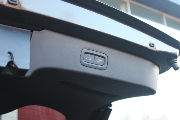 Lynk & Co 01 1.5 261PK PHEV | NIEUW MODEL! DONKERE HEMEL BEKLEDING | PANORAMA SCHUIF / KANTELDAK | INFINTY AUDIO | DODEHOEK DETECTIE | NAVIGATIE | DASHBOARD CAMERA | ELEKTRISCHE STOELVERSTELLING MET GEHEUGEN FUNCTIE | DAB+ RADIO | DRAADLOZE APPLE CARPLAY/ANDROID AUTO | DRAADLOZE TELEFOONLADER | ELEKTRISCH BEDIENBARE ACHTERKLEP | STOEL VERWARMING | 360° CAMERA | DODEHOEK DETECTIE | ZWARTE HEMEL BEKLEDING | KEYLESS ENTRY/START | 20" LICHTMETALEN VELGEN |