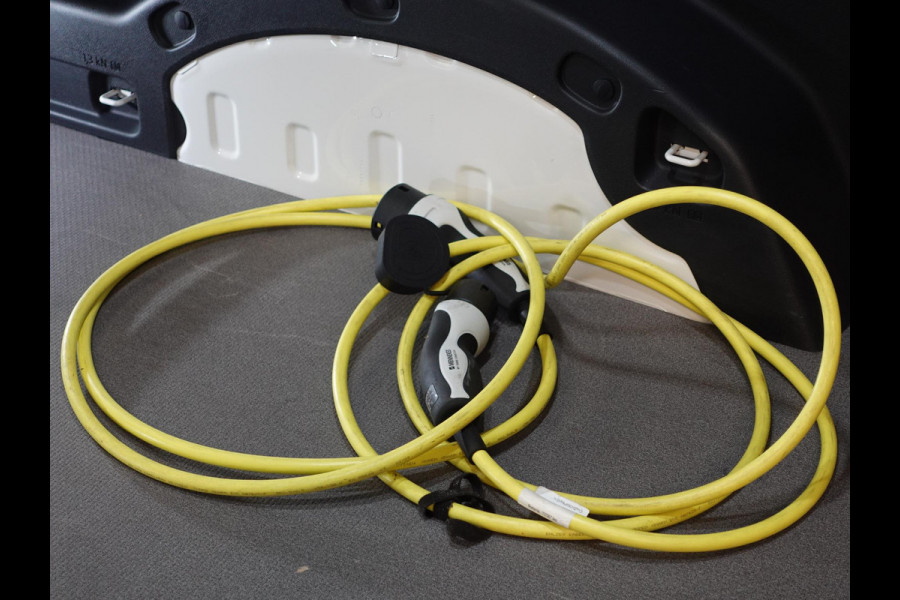 Volkswagen ID. Buzz Cargo 77 kWh 204pk Trekhaak 3zits LED Cruise control Navigatie/ Apple Carplay Achterklep