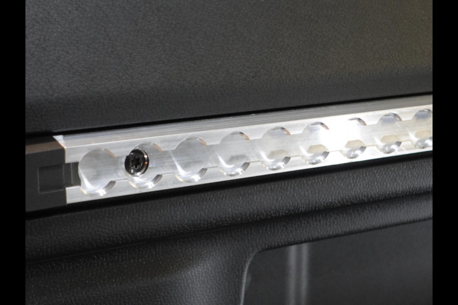 Volkswagen ID. Buzz Cargo 77 kWh 204pk Trekhaak 3zits LED Cruise control Navigatie/ Apple Carplay Achterklep