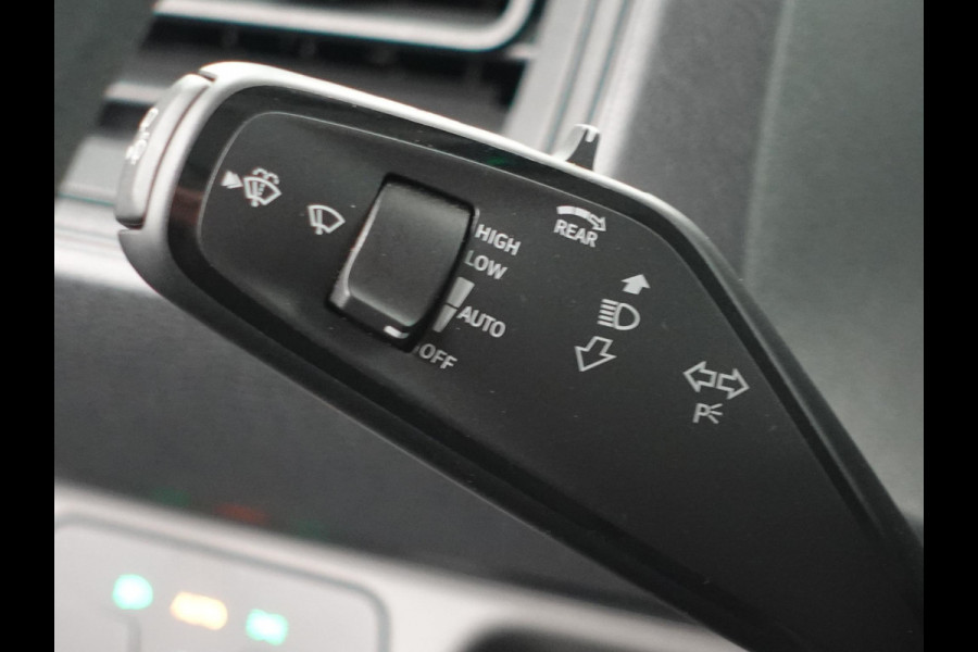 Volkswagen ID. Buzz Cargo 77 kWh 204pk Trekhaak 3zits LED Cruise control Navigatie/ Apple Carplay Achterklep