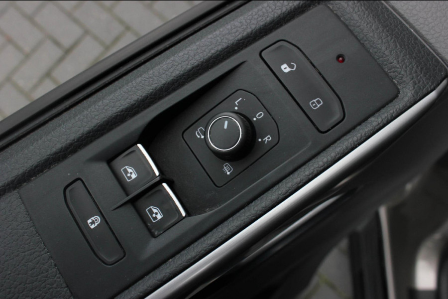 Volkswagen Transporter 2.0 TDI L2H1 204PK JB- EDITION DSG / PDC / VERLAGINGSVEREN / LEDEREN BEKLEDING / FULL / APPLE CARPLAY /NAVI