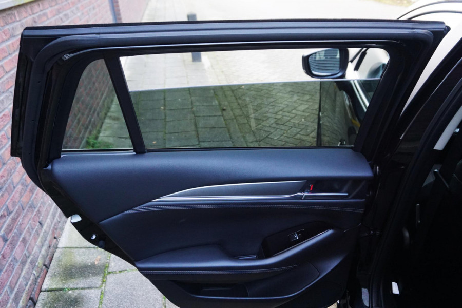 Mazda 6 Sportbreak 2.0 SkyActiv-G 165 Zwart metallic/Trekhaak/Head-Up /Nederlandse auto.