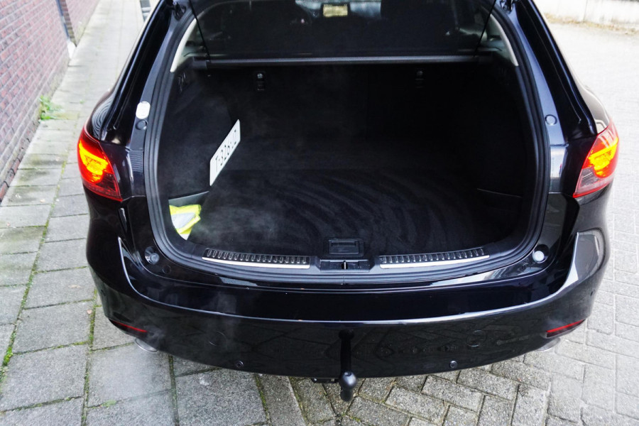 Mazda 6 Sportbreak 2.0 SkyActiv-G 165 Zwart metallic/Trekhaak/Head-Up /Nederlandse auto.