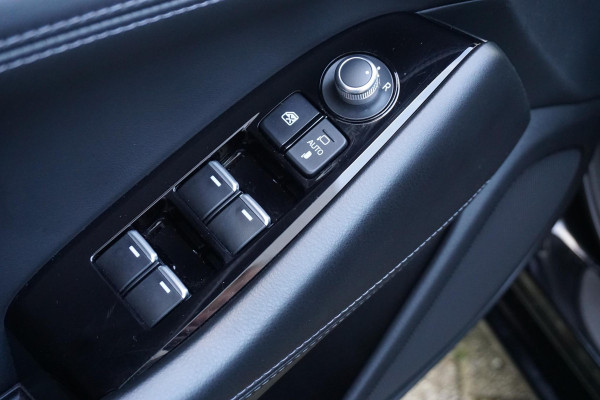 Mazda 6 Sportbreak 2.0 SkyActiv-G 165 Zwart metallic/Trekhaak/Head-Up /Nederlandse auto.