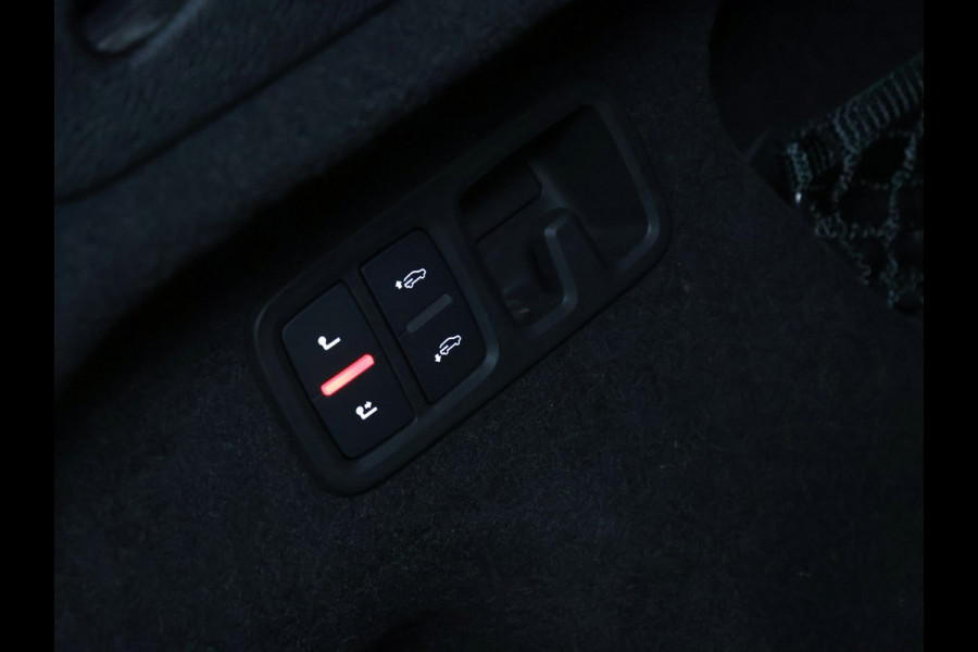 Audi Q8 55 TFSI e quattro Pro Line Plus [SCHUIFKANTELDAK, MEMORY SEATS, ADAPTIVE CRUISE CONTROL, PDC V+A, CAMERA, BANG & OLUFSEN, APPLE CARPLAY, ANDROID AUTO, NIEUWSTAAT]