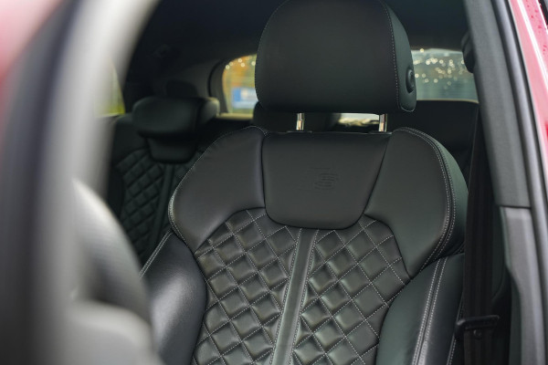 Audi Q5 55 TFSI e quattro Competition S Line Adapt. Cruise Luxe Leder Stoelverw. B&O Luchtvering 21''LM