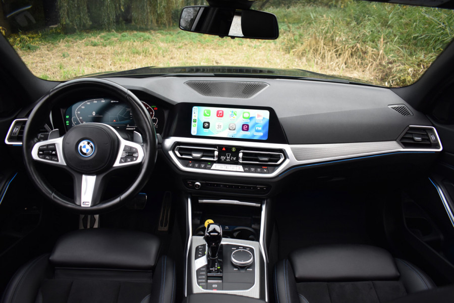 BMW 3 Serie Touring 330e 290PK M-SPORT HIGH EXECUTIVE 360-CAMERA/HEAD-UP/PANORAMADAK