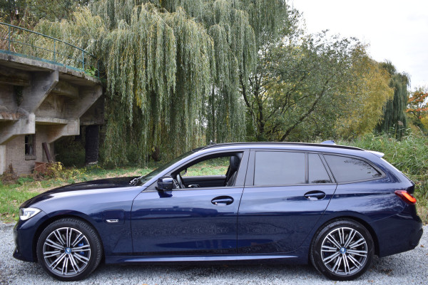 BMW 3 Serie Touring 330e 290PK M-SPORT HIGH EXECUTIVE 360-CAMERA/HEAD-UP/PANORAMADAK