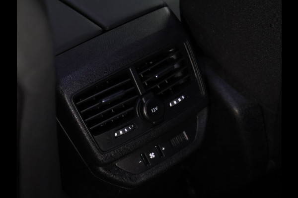 Peugeot 5008 1.2 PureTech Allure [APPLE CARPLAY, PARKEERSENSOREN, SPORTSTOELEN, WIRELESS CHARGING, 19 INCH VELGEN, GETINTE ACHTERRUITEN, NIEUWSTAAT]