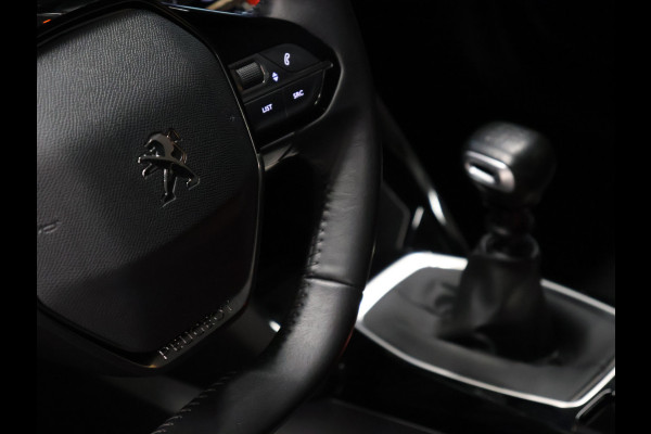 Peugeot 2008 1.2 PureTech Blue Lease Allure [APPLE CARPLAY, TREKHAAK, ACHTERUITRIJCAMERA, SPRAAKBEDIENING, RIJSTROOKSENSOR, GETINTE ACHTERRUITEN, NIEUWSTAAT]