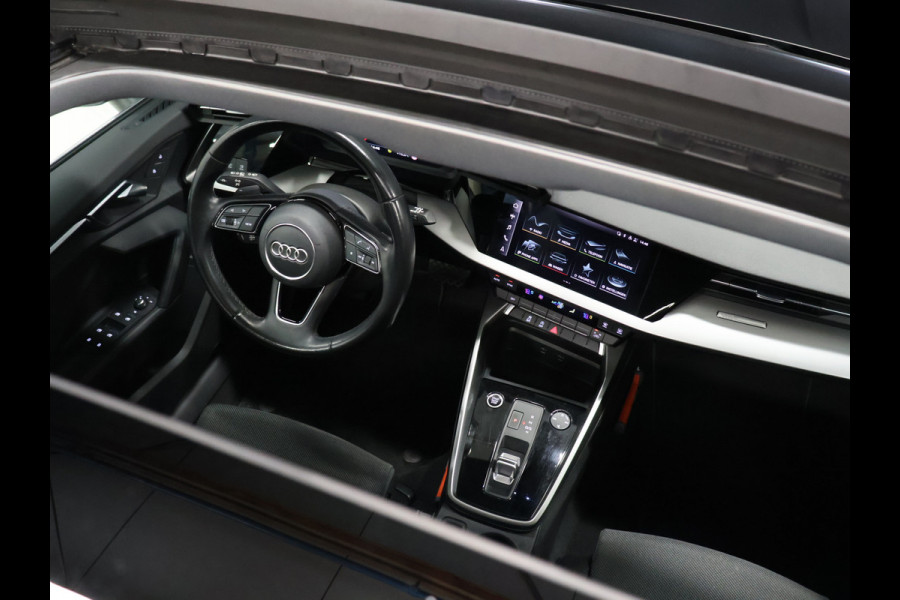 Audi A3 Sportback 30 TFSI Sport [PANORAMADAK, APPLE CARPLAY, VERKEERSBORDDETECTIE, DIGITAL DASHBOARD,NIEUWSTAAT]