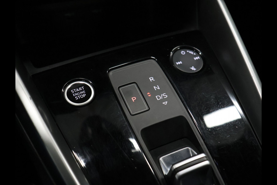 Audi A3 Sportback 30 TFSI Sport [PANORAMADAK, APPLE CARPLAY, VERKEERSBORDDETECTIE, DIGITAL DASHBOARD,NIEUWSTAAT]