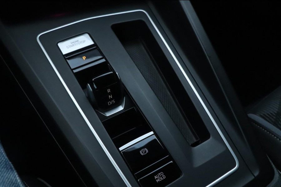 Volkswagen Golf 1.5 eTSI R-Line | DSG | Camera | Carplay!